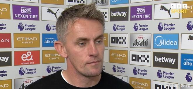 基恩曾因记者手机没有静音而发火，但录节目时他的手机也响了