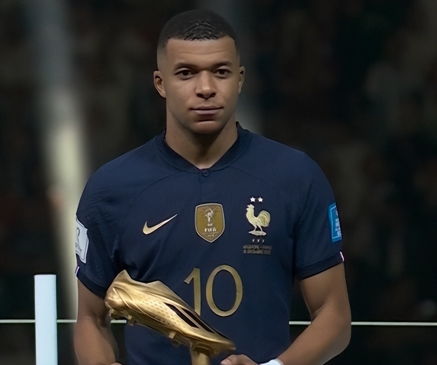 记者：诺坎普保安看到梅西后非常惊讶，当即就放他进去了