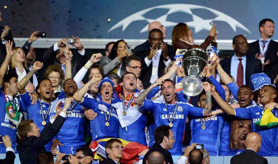 排面，泰州当地路牌上写着“苏超冠军城，泰州欢迎您”