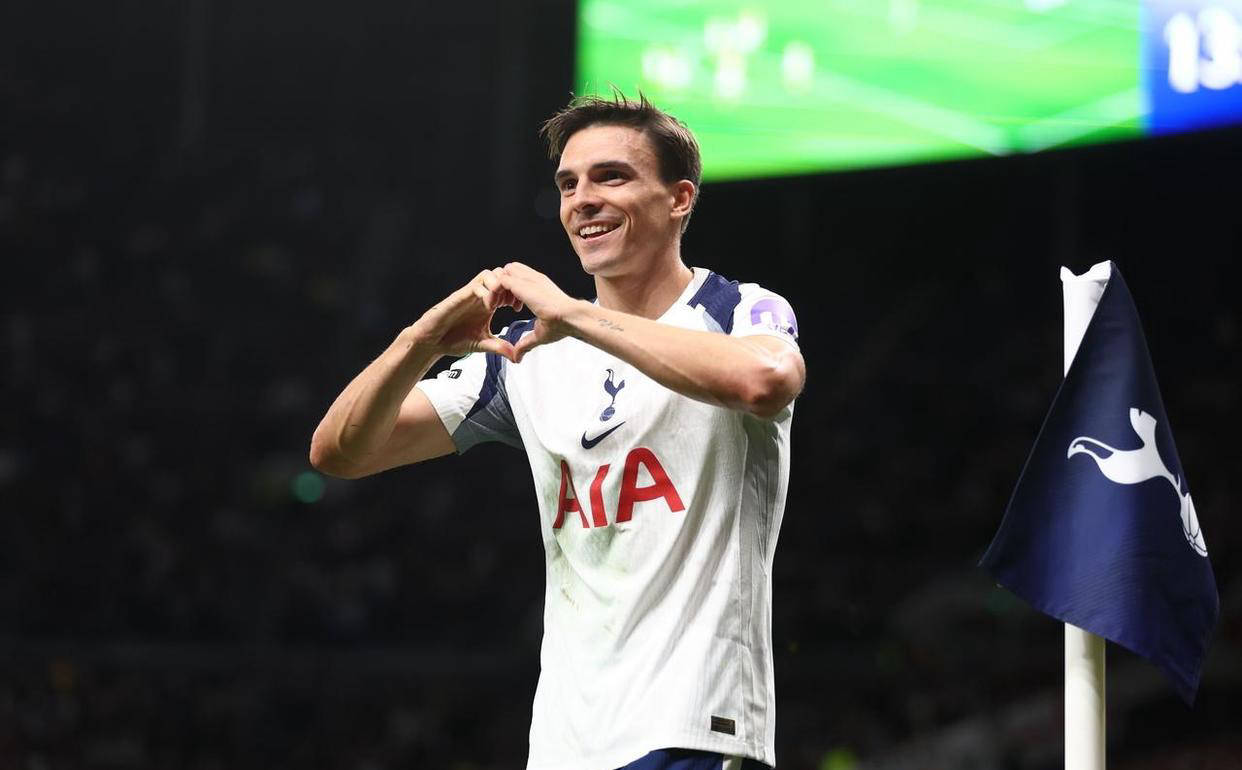 世体：安东尼脚踝伤势有所缓解，应该可以顺利出战巴萨